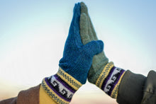 Load image into Gallery viewer, 100% Alpaca Wool Gloves (Blue)